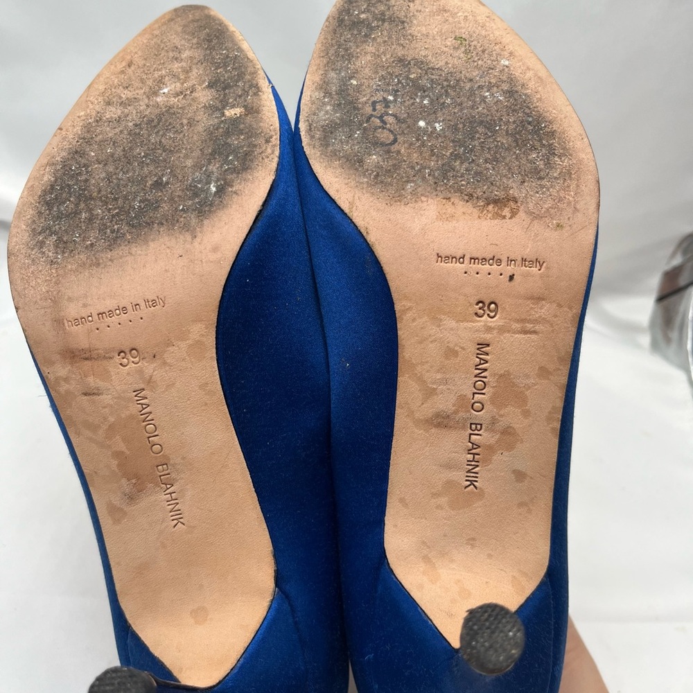 Manolo Blahnik size 39 Elegant Blue Satin Heels with Embellishments - Picture 4 of 7